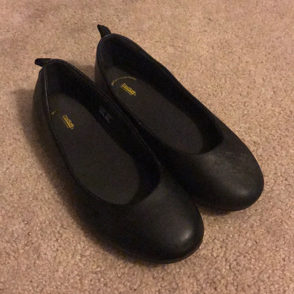 Non-skid flats